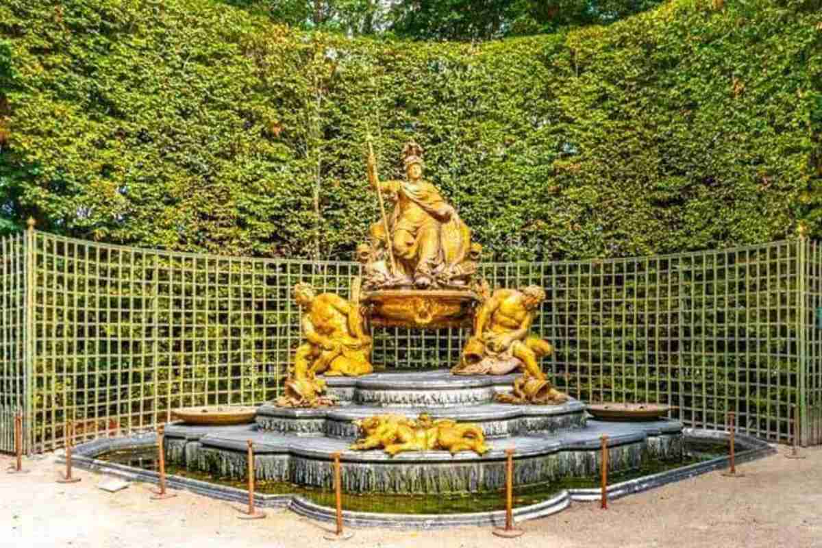 Guided Tour to Palace of Versailles - Skip the Line visit (From Versailles)