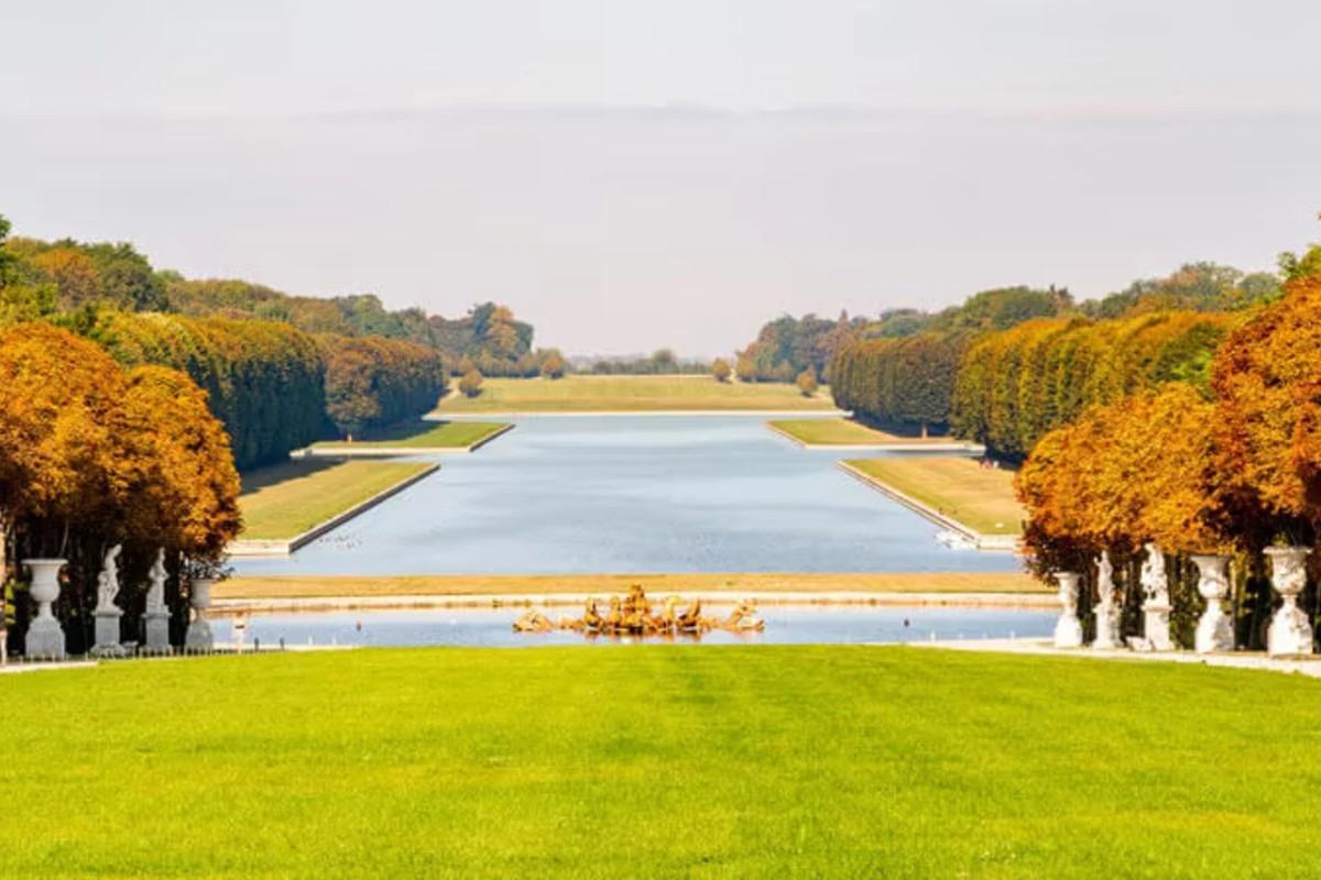 Guided Tour to Palace of Versailles - Skip the Line visit (From Versailles)