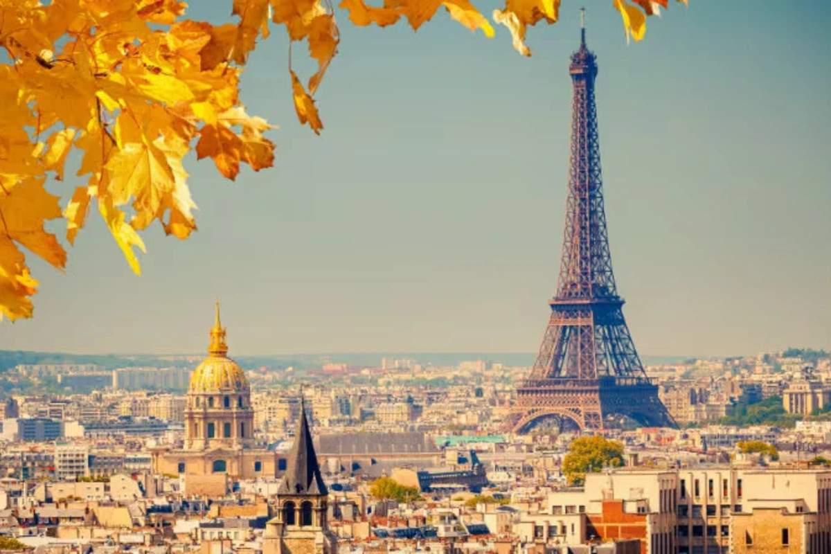 Reserved Access to the Summit Eiffel Tower with Audio Guide