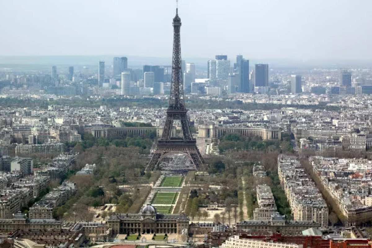 Reserved Access to the Summit Eiffel Tower with Audio Guide