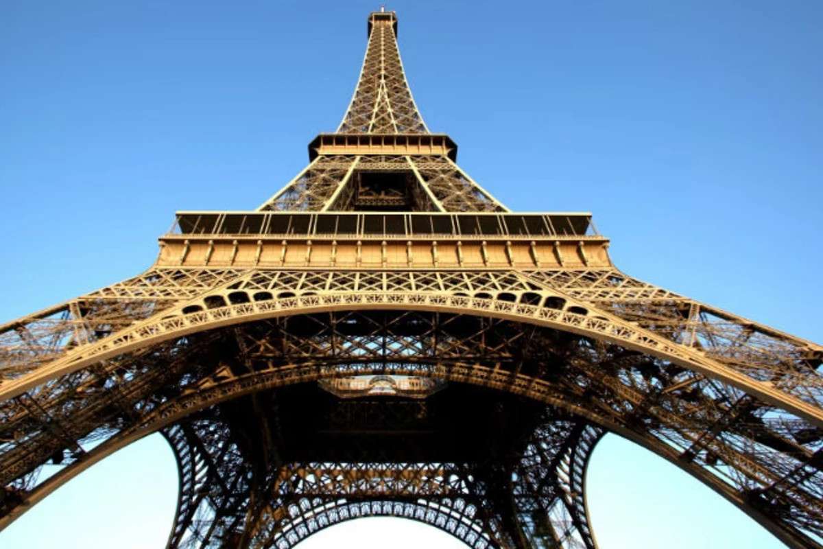 Reserved Access to the Summit Eiffel Tower with Audio Guide