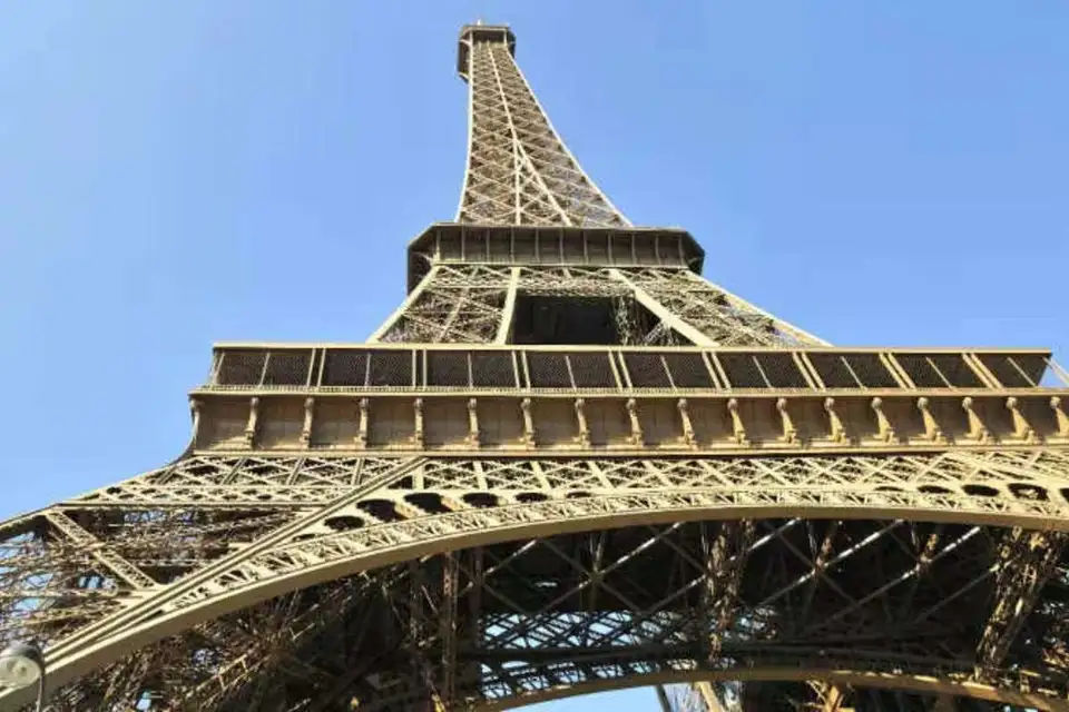 Reserved Access to Eiffel Tower with Mobile App