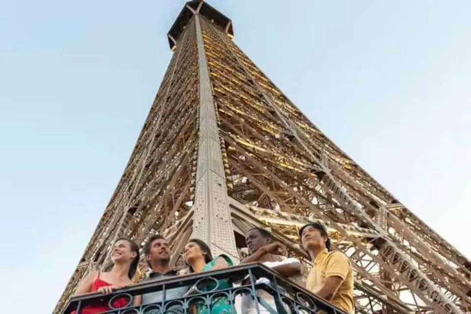 Paris City Tour, Seine River Cruise with Reserved Access to Eiffel Tower Summit