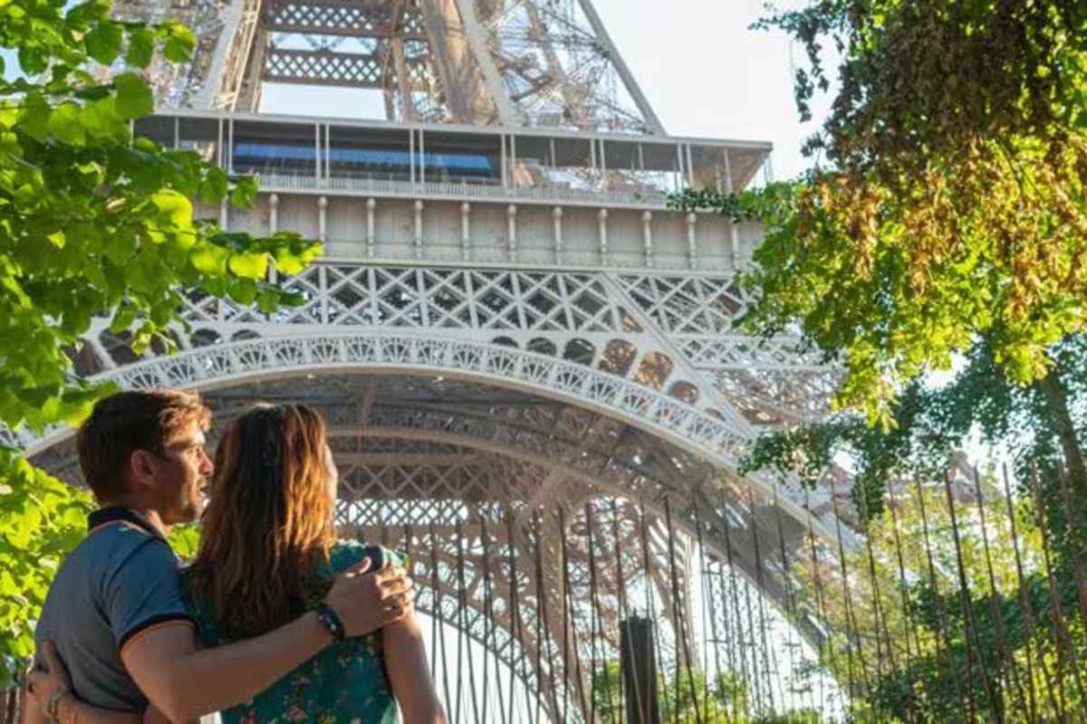Paris City Tour wiith Reserved Access to Eiffel Tower Summit