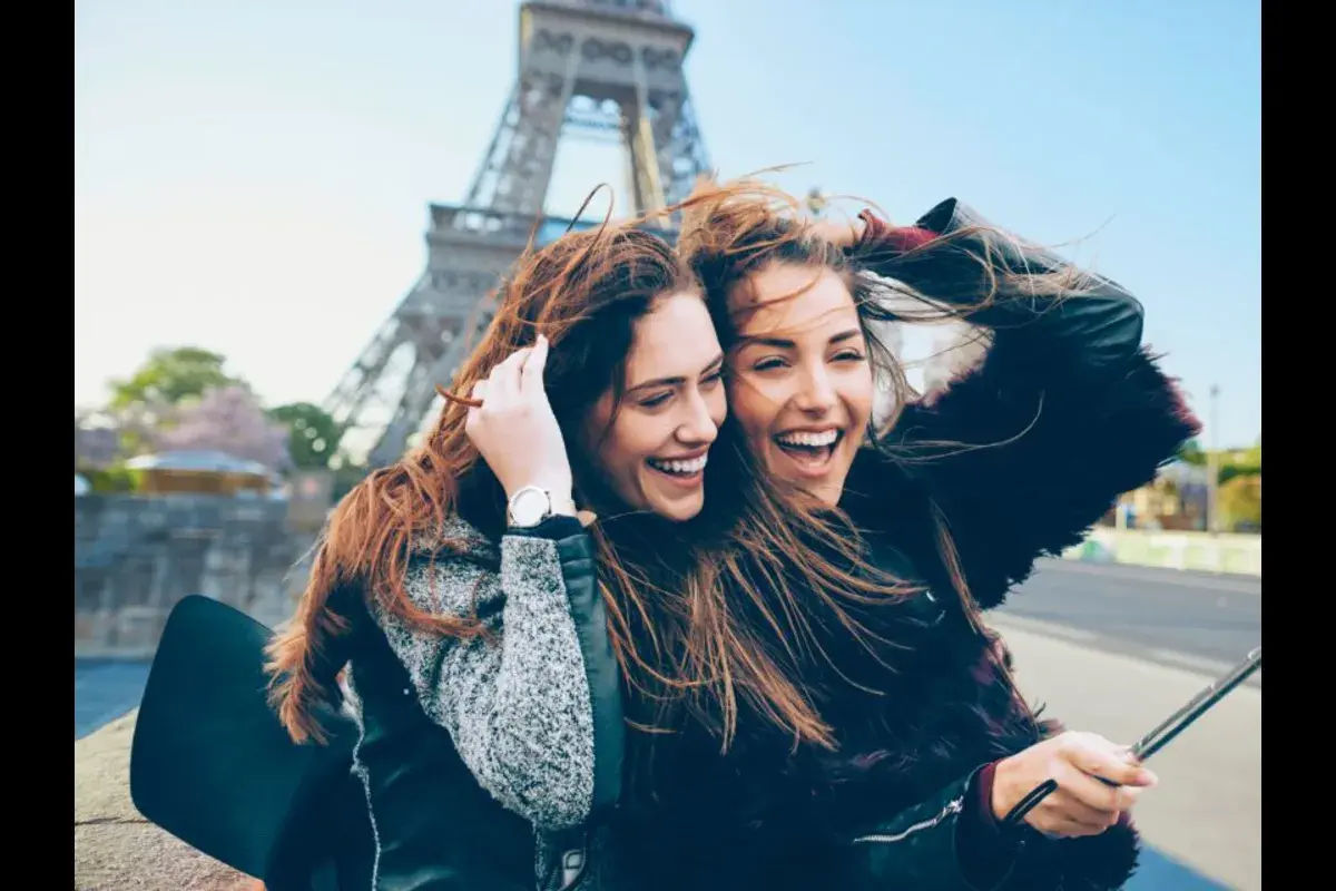 Paris City Tour wiith Reserved Access to Eiffel Tower Summit