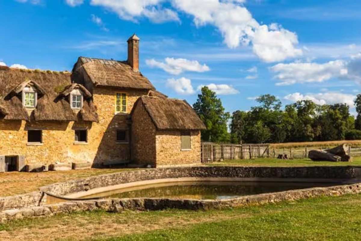 Roundtrip Transfers between Versailles and Paris