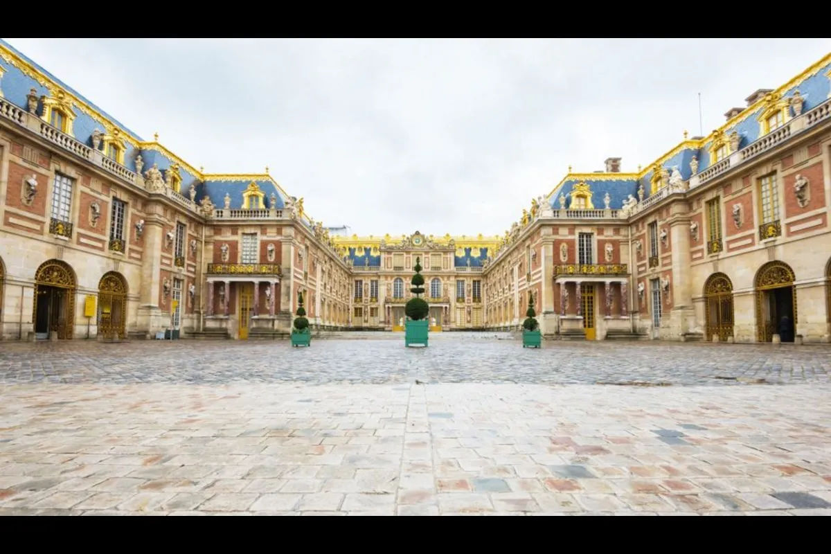 Roundtrip Transfers between Versailles and Paris
