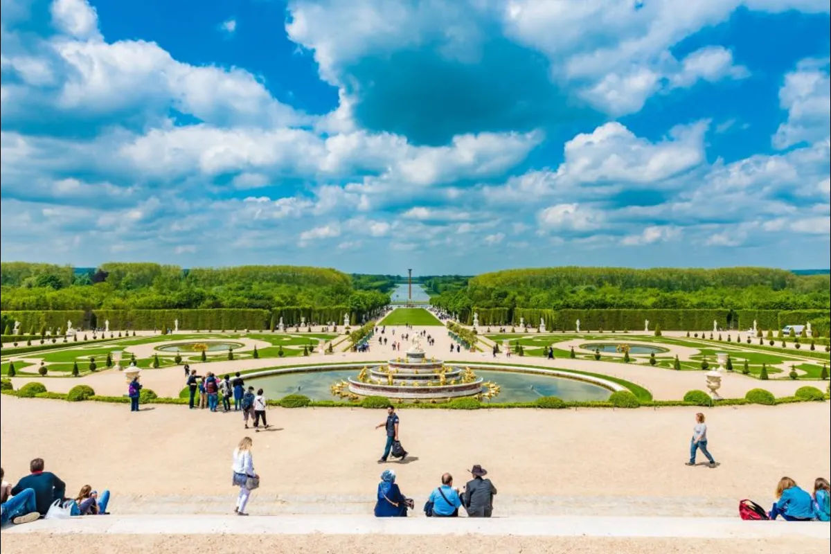 Roundtrip Transfers between Versailles and Paris
