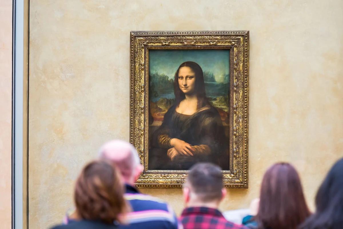 Paris City Vision: Paris Hop-On, Hop-Off with Priority Access to Mona Lisa Painting