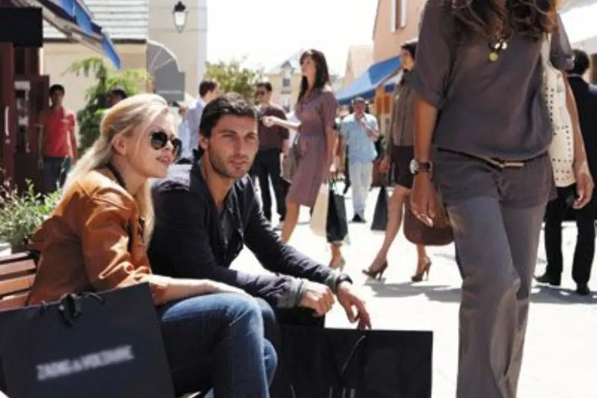 Half-Day Tour to La Vallée Village with Transfers