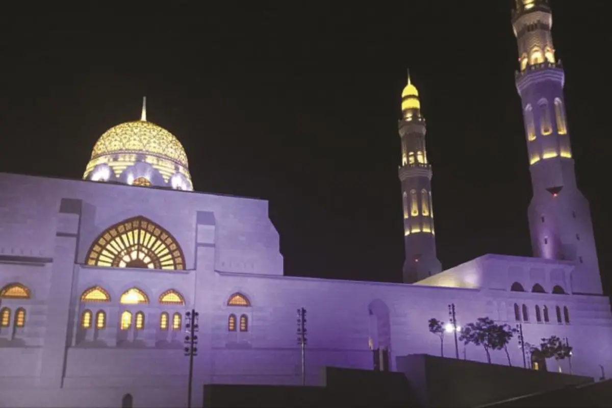 Muscat by Night Tour with Local Dinner