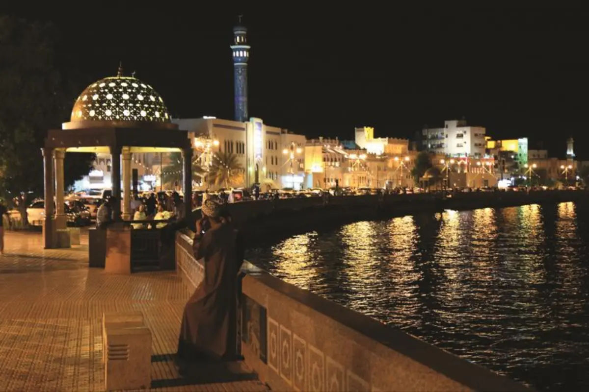Muscat by Night Tour with Local Dinner