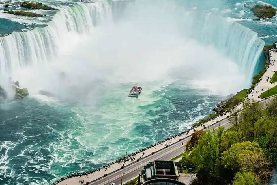 Niagara Falls Day Tour with Boat Ride from Toronto