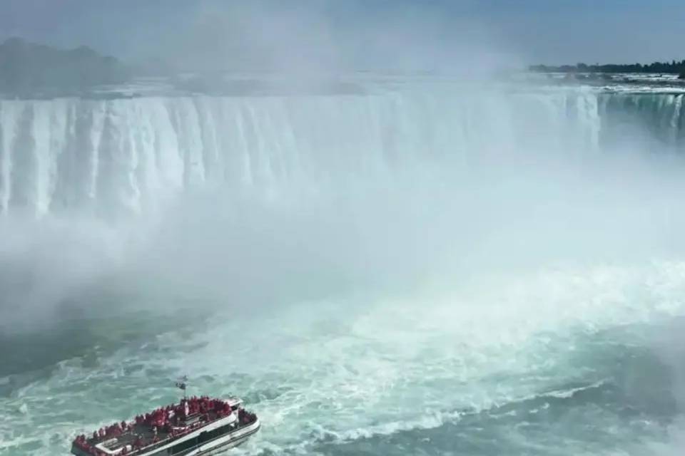 Niagara Falls Day Tour from Toronto & Boat Ride