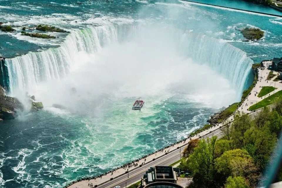 Niagara Falls Day Tour from Toronto with Boat & Lunch