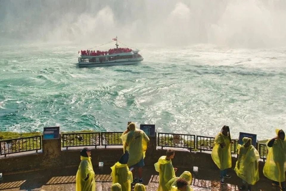 Half Day Niagara Falls: Boat Tour, Lunch & Maple Syrup Tasting
