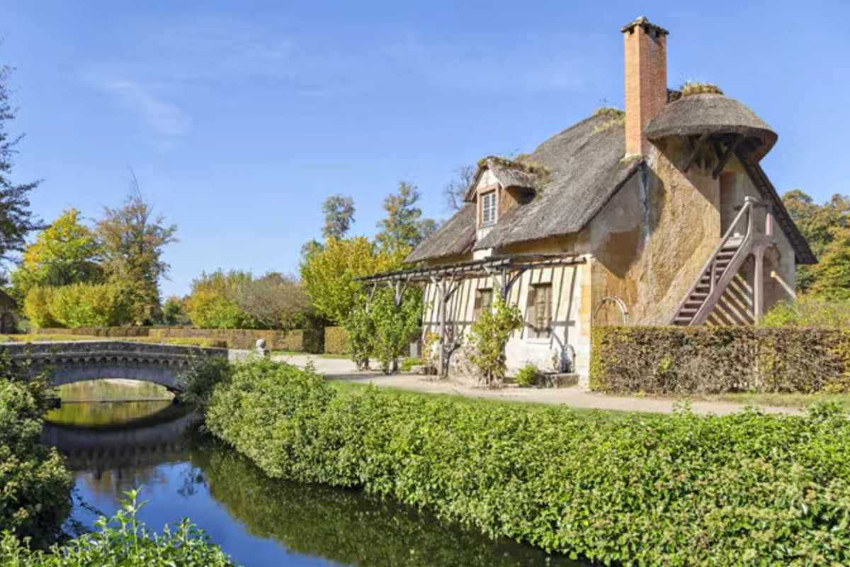 Full Day Trip to the Palace of Versailles and Access to the whole Estate with Transfers