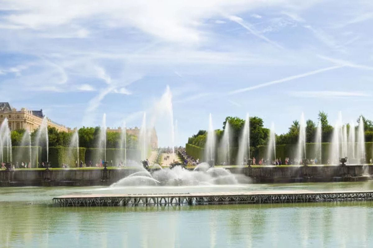 Full Day Trip to the Palace of Versailles and Access to the whole Estate with Transfers