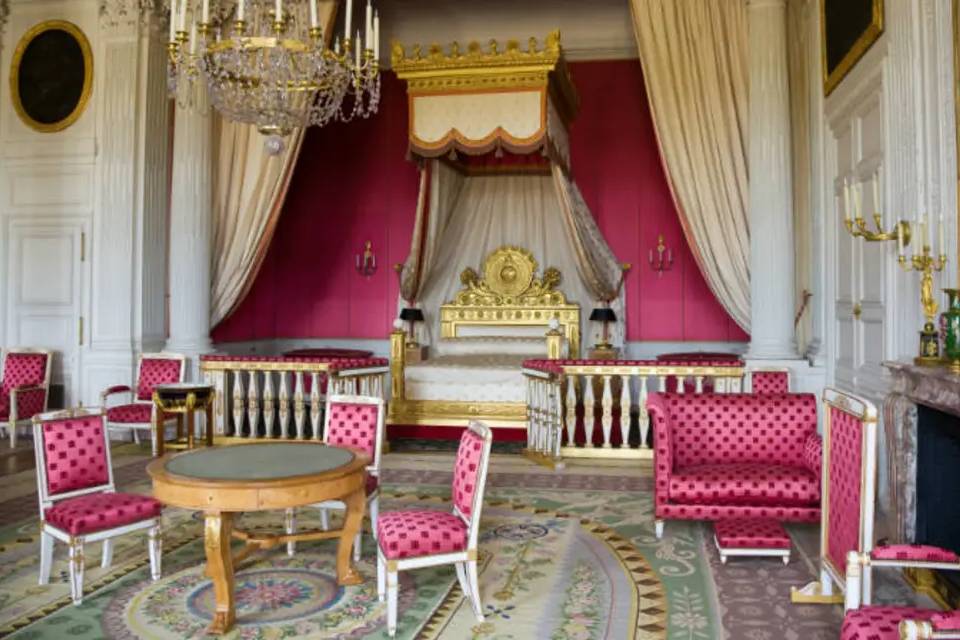 Guided Tour of Giverny Monet's Gardens and the Palace of Versailles with Lunch and Transfers