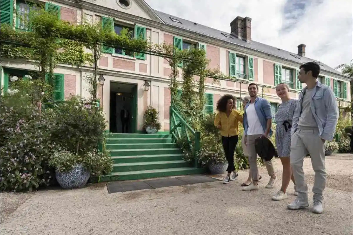 Discovery day at Giverny : Monet foundation and shopping at McArthurGlen Center with Transfers