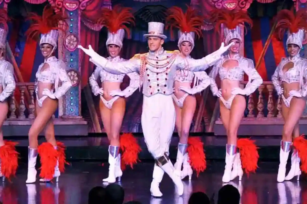 Moulin Rouge Show With Dinner with Paris Night Tour