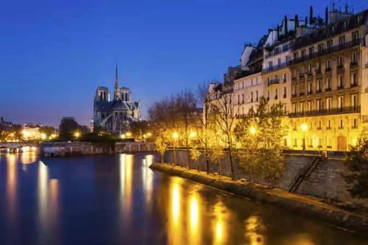 Romantic Dinner Cruise at 6PM with Table on the Window