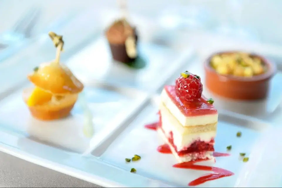 Romantic Lunch Cruise with Drinks