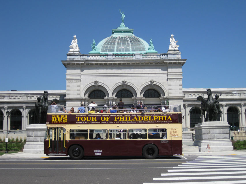 Big Bus Tour Company passing in front of Memorial Hall in Fairmount Park, Philadelphia