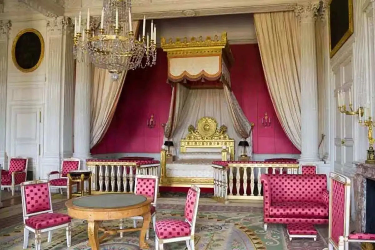  Full Day Guided Tour Versailles with Trianons, Queen's Hamlet & Transfers