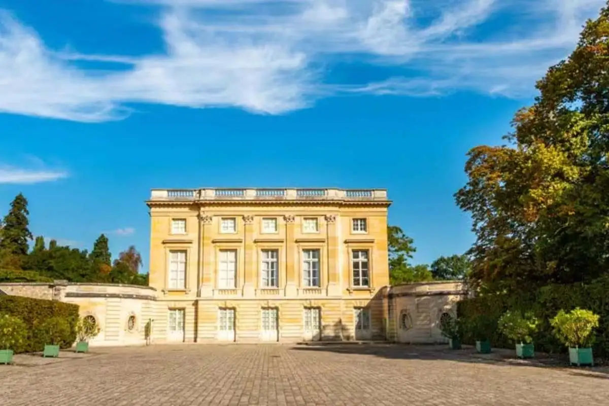  Full Day Trip Versailles and Trianons with Transfers - Priority Access