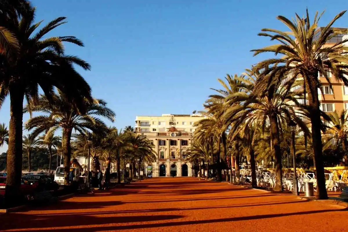 Day Trip to Costa Brava with Boat Tour from Barcelona