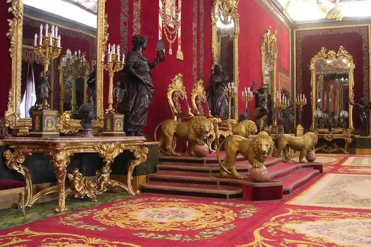 Skip the line Royal Palace + Prado Museum - With Transfers