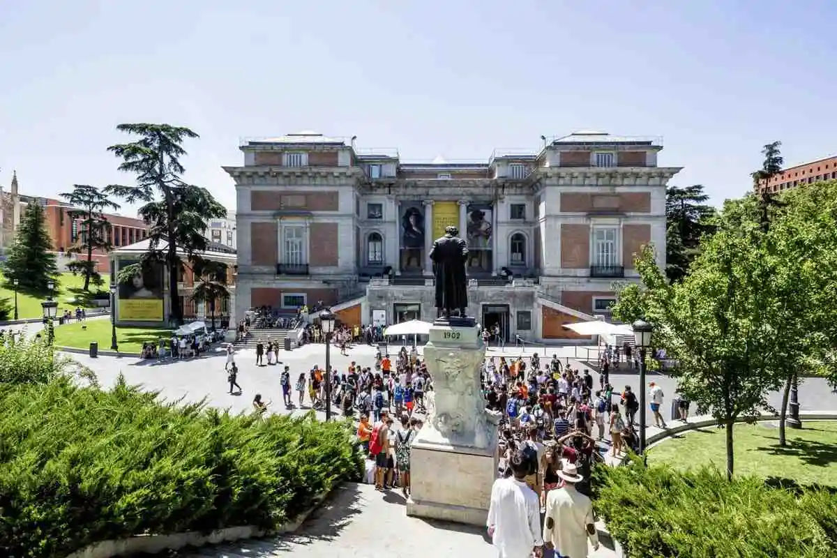 Skip the line Royal Palace + Prado Museum - With Transfers