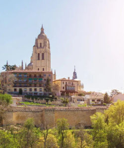 The Best of Segovia with Entrance to the Cathedral and the Alcazar