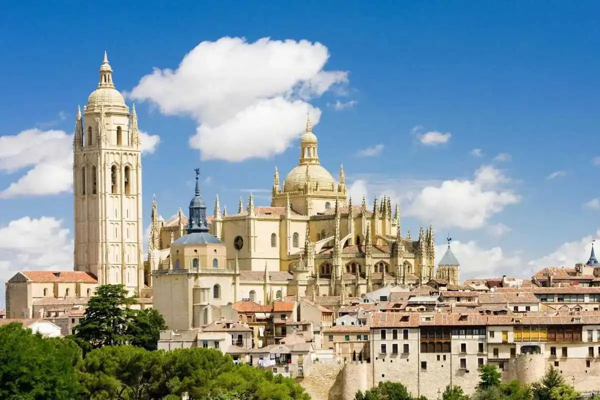 Avila with Walls & Segovia Full day Tour