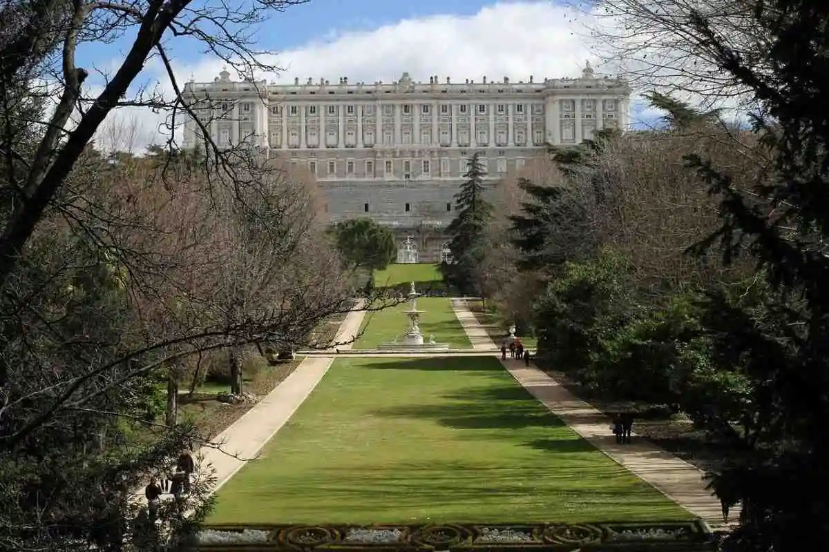 Madrid Highlights Tour with Skip the Line Guided Tour of Royal Palace