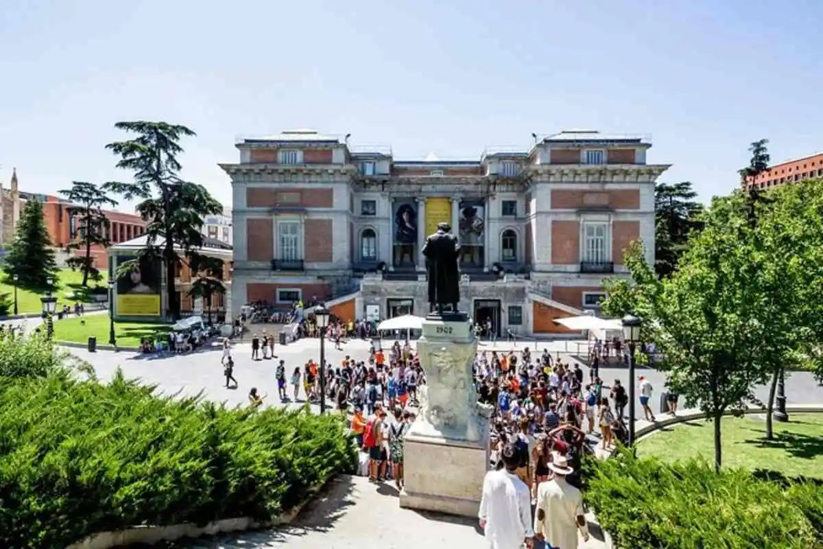 Madrid Highlights + Skip the Line guided Tour Royal Palace