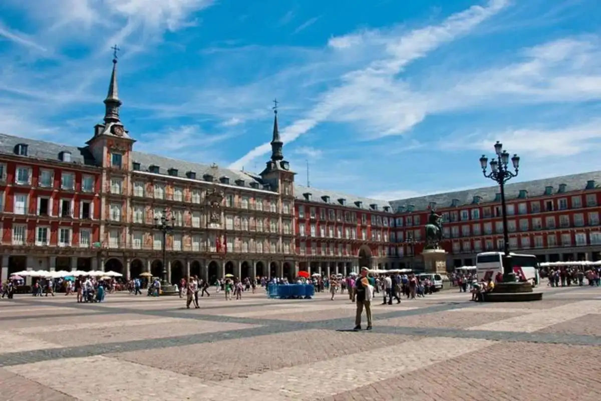 Madrid Highlights + Skip the Line guided Tour Royal Palace