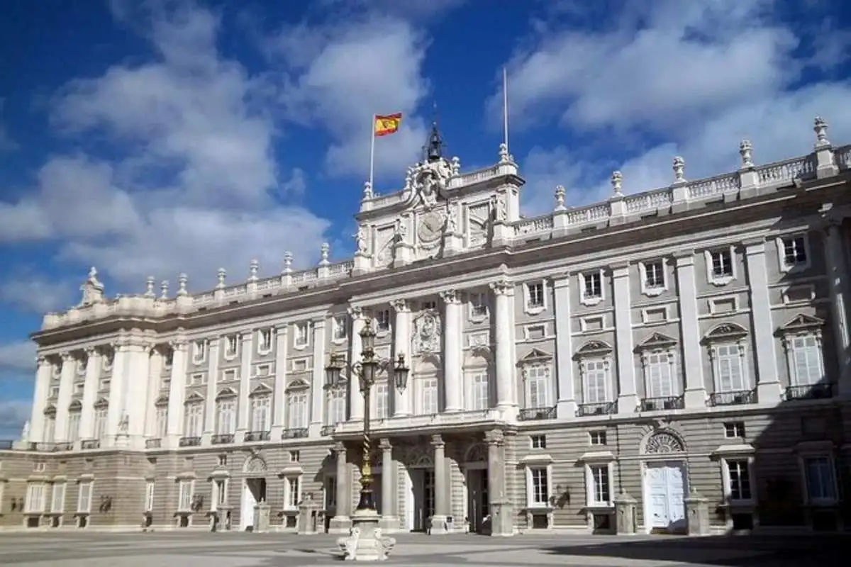 Madrid Highlights + Skip the Line guided Tour Royal Palace