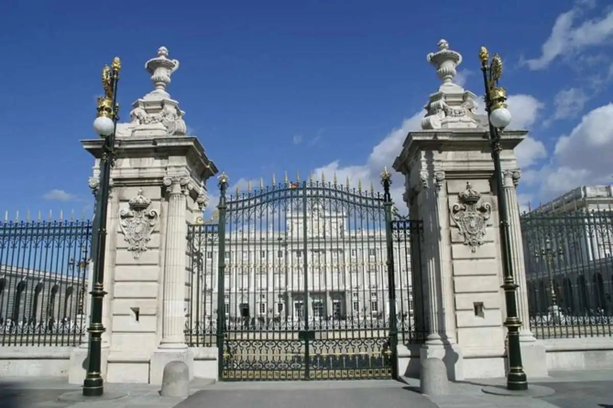 Madrid Highlights + Skip the Line guided Tour Royal Palace