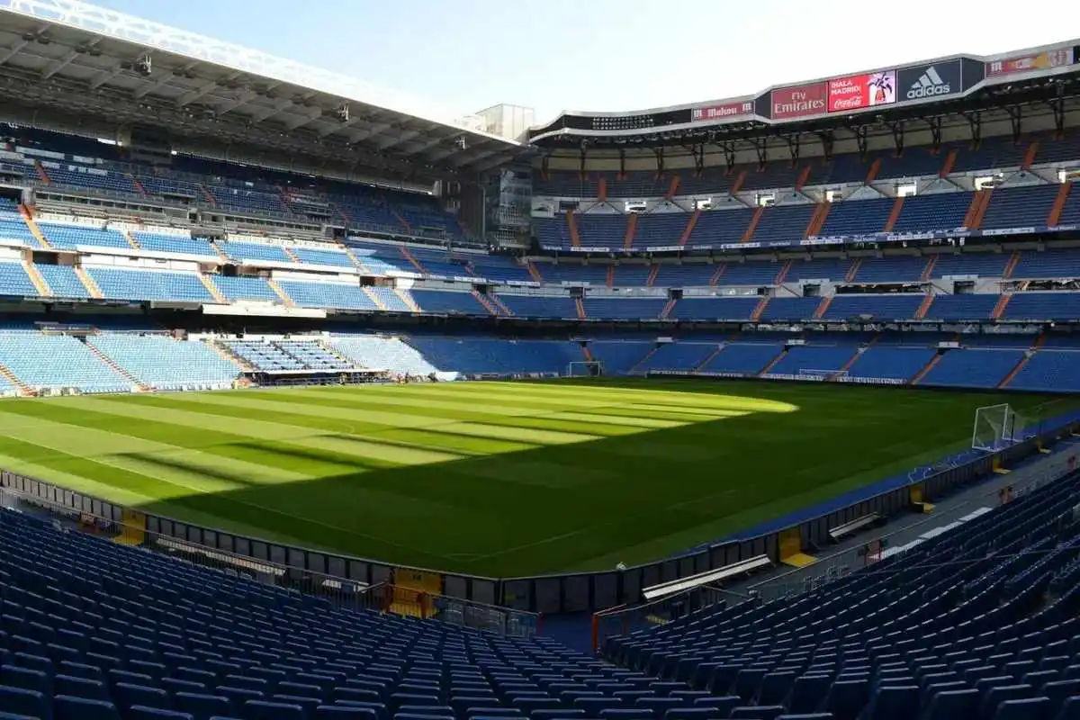 Madrid Highlights Tour with Skip the Line Ticket to Santiago Bernabeu Stadium