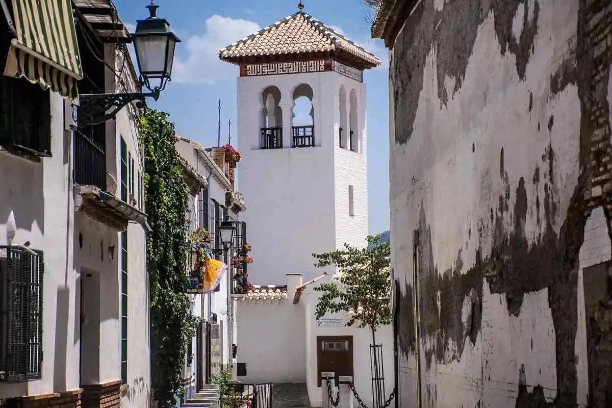 Guided Tour to Albaicin and Sacromonte