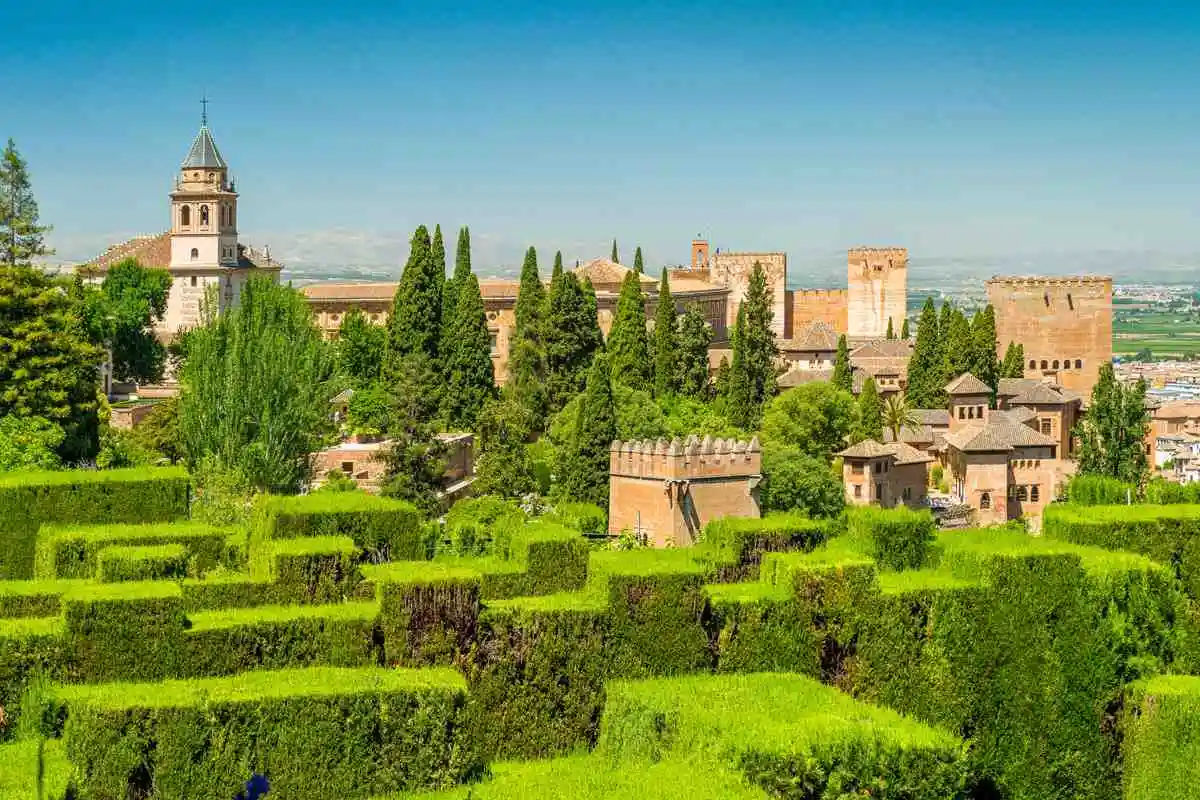 Guided Tour to Alhambra and Generalife -Small Group