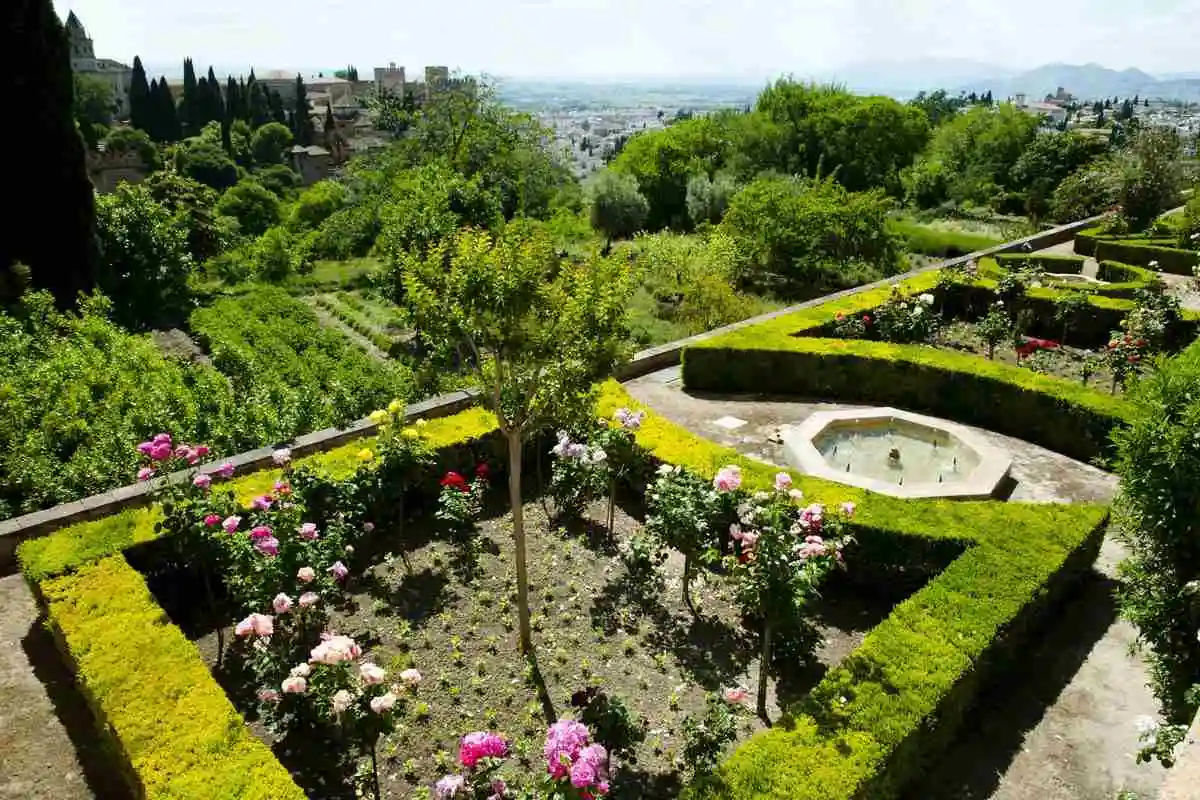Alhambra and Generalife small group Tour