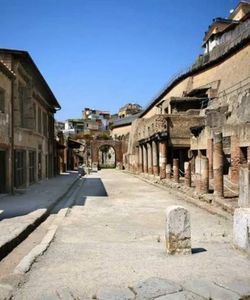 Day Tour to Pompeii and Herculaneum with Lunch