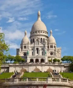 Day Tour to Paris: Monmartre, Louvre and River Seine Cruise