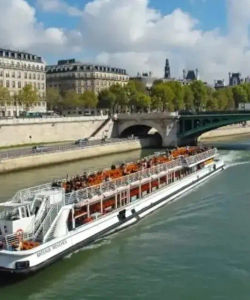 Day Tour to Paris: Monmartre, Louvre and River Seine Cruise