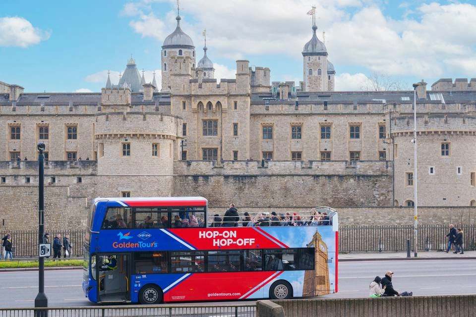 Golden Tours: London Hop-On, Hop-Off with Madame Tussauds and London Eye