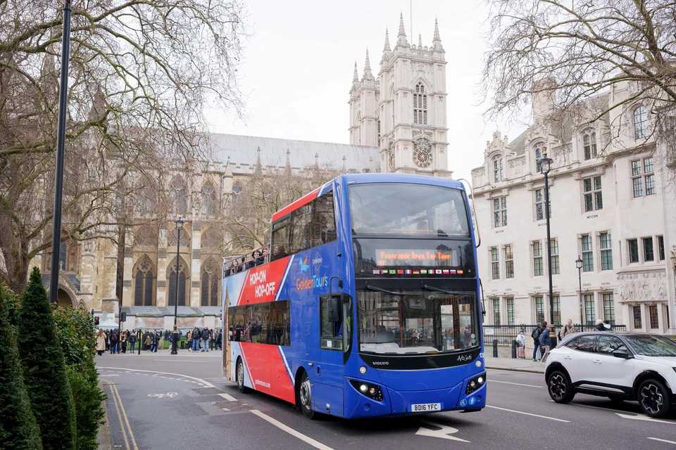 Golden Tours: London Hop On, Hop Off with Westminster Abbey