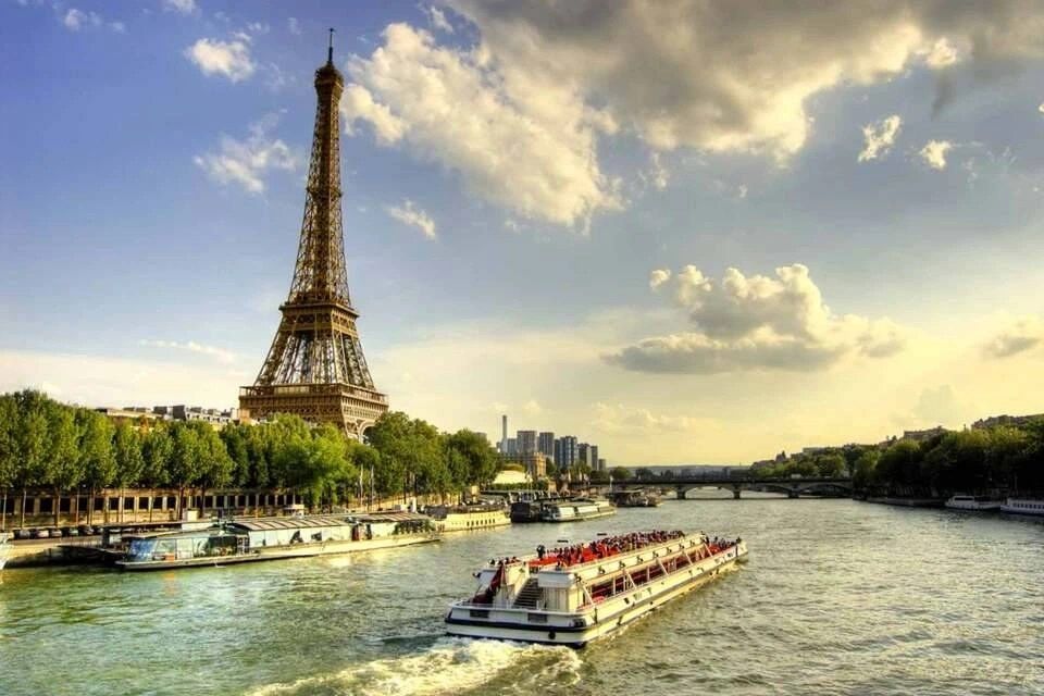 Escorted Day Trip to Paris with Eiffel Tower and Lunch Cruise